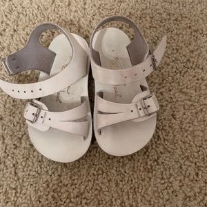 Toddler girl white sun sans